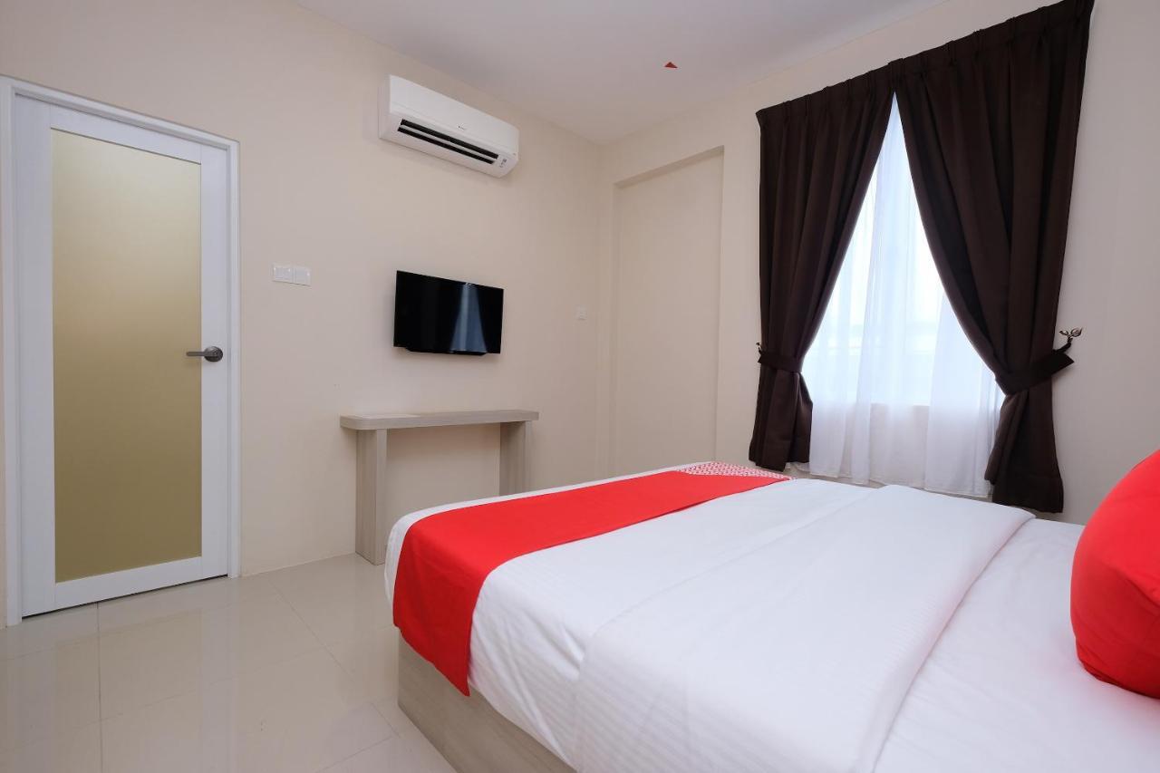 โอโย 43935 มันกาลิน โฮเต็ล Hotel กวนตัน ภายนอก รูปภาพ