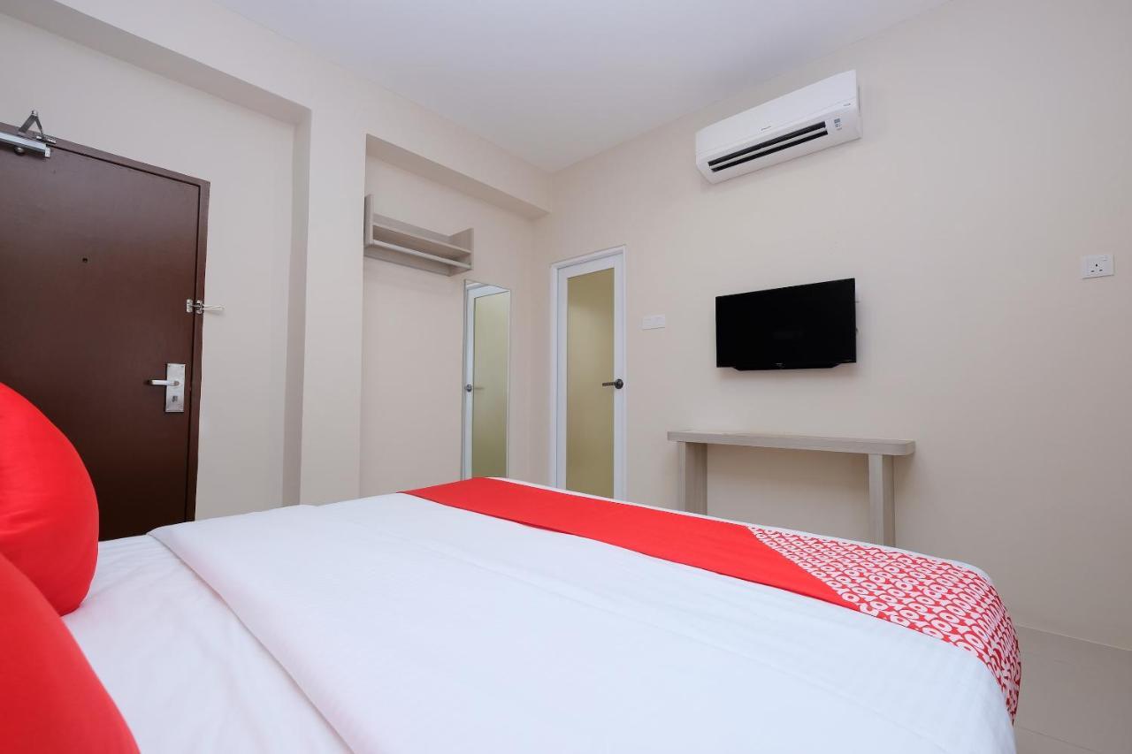 โอโย 43935 มันกาลิน โฮเต็ล Hotel กวนตัน ภายนอก รูปภาพ