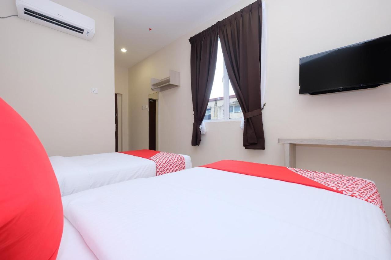 โอโย 43935 มันกาลิน โฮเต็ล Hotel กวนตัน ภายนอก รูปภาพ