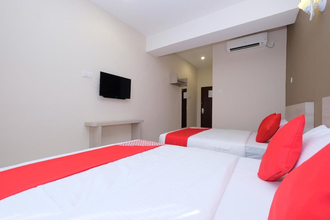 โอโย 43935 มันกาลิน โฮเต็ล Hotel กวนตัน ภายนอก รูปภาพ
