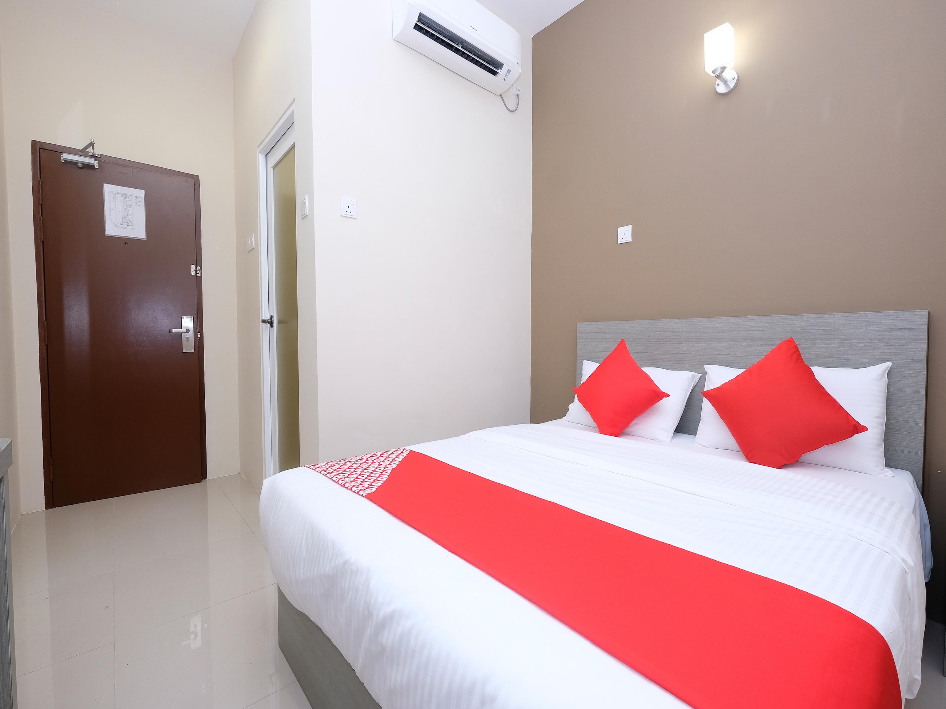 โอโย 43935 มันกาลิน โฮเต็ล Hotel กวนตัน ภายนอก รูปภาพ
