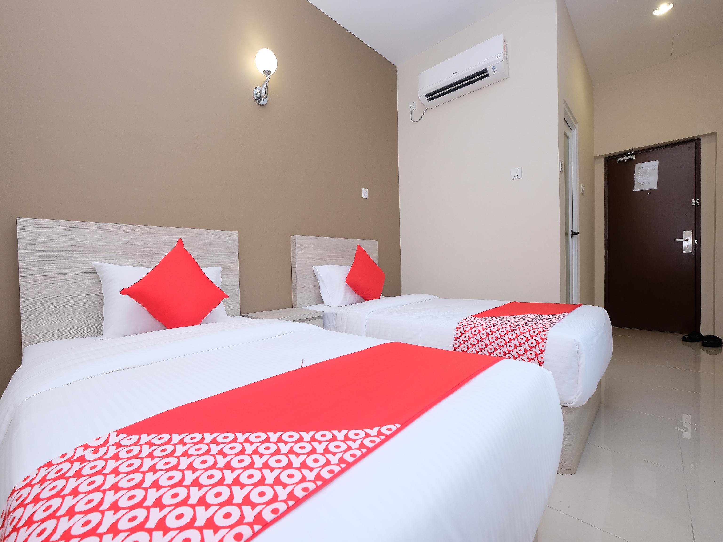 โอโย 43935 มันกาลิน โฮเต็ล Hotel กวนตัน ภายนอก รูปภาพ