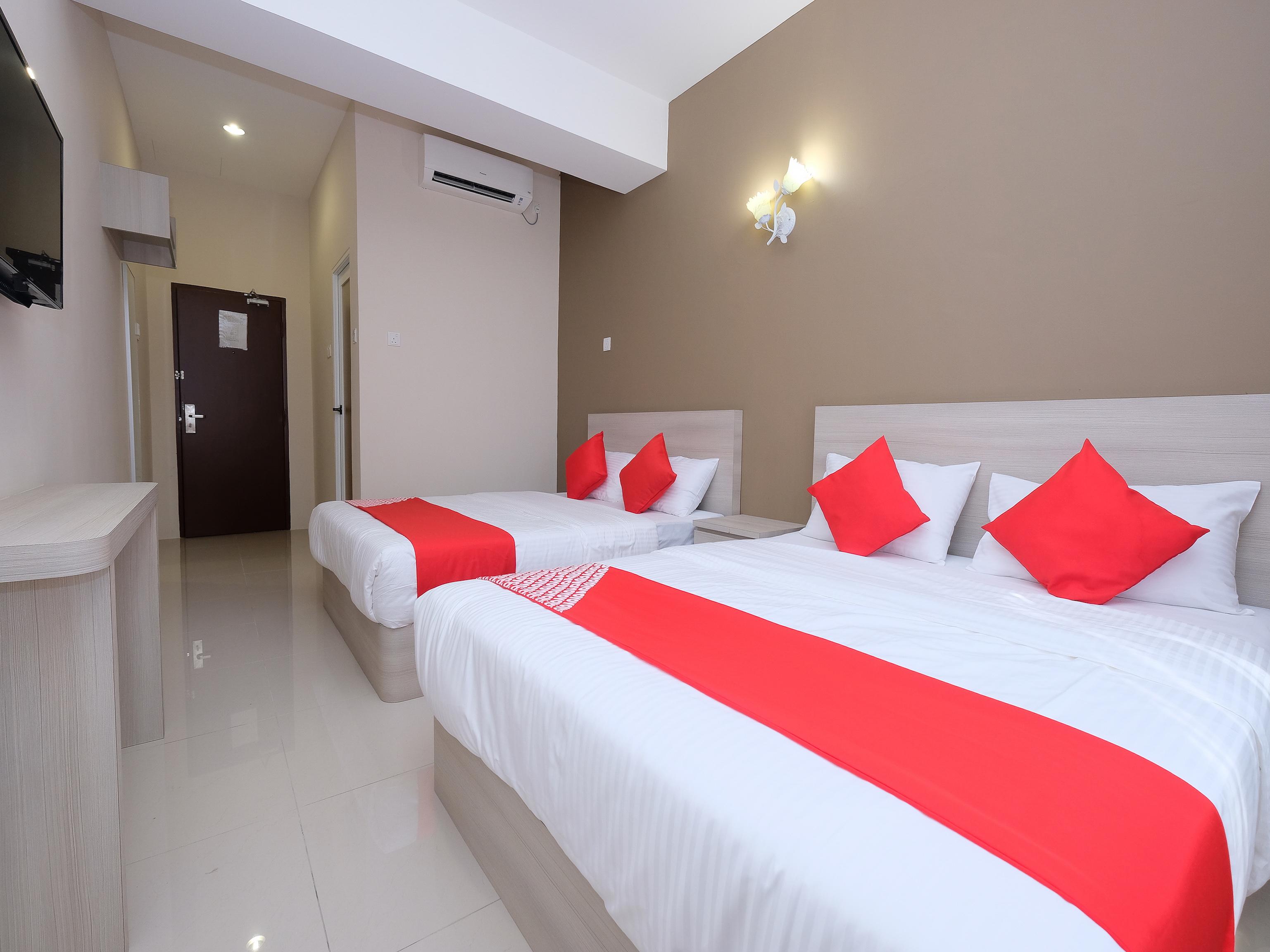 โอโย 43935 มันกาลิน โฮเต็ล Hotel กวนตัน ภายนอก รูปภาพ