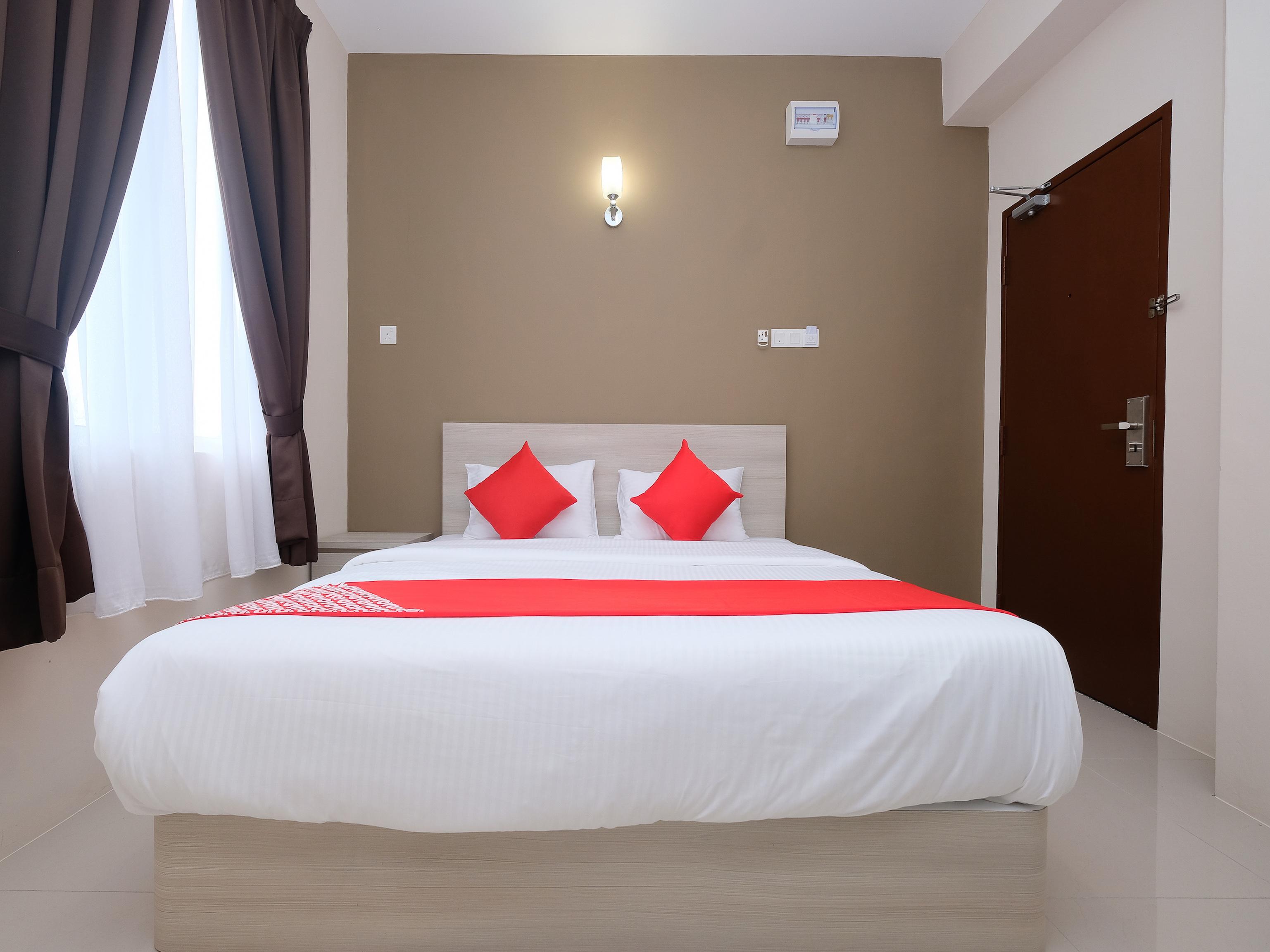 โอโย 43935 มันกาลิน โฮเต็ล Hotel กวนตัน ภายนอก รูปภาพ