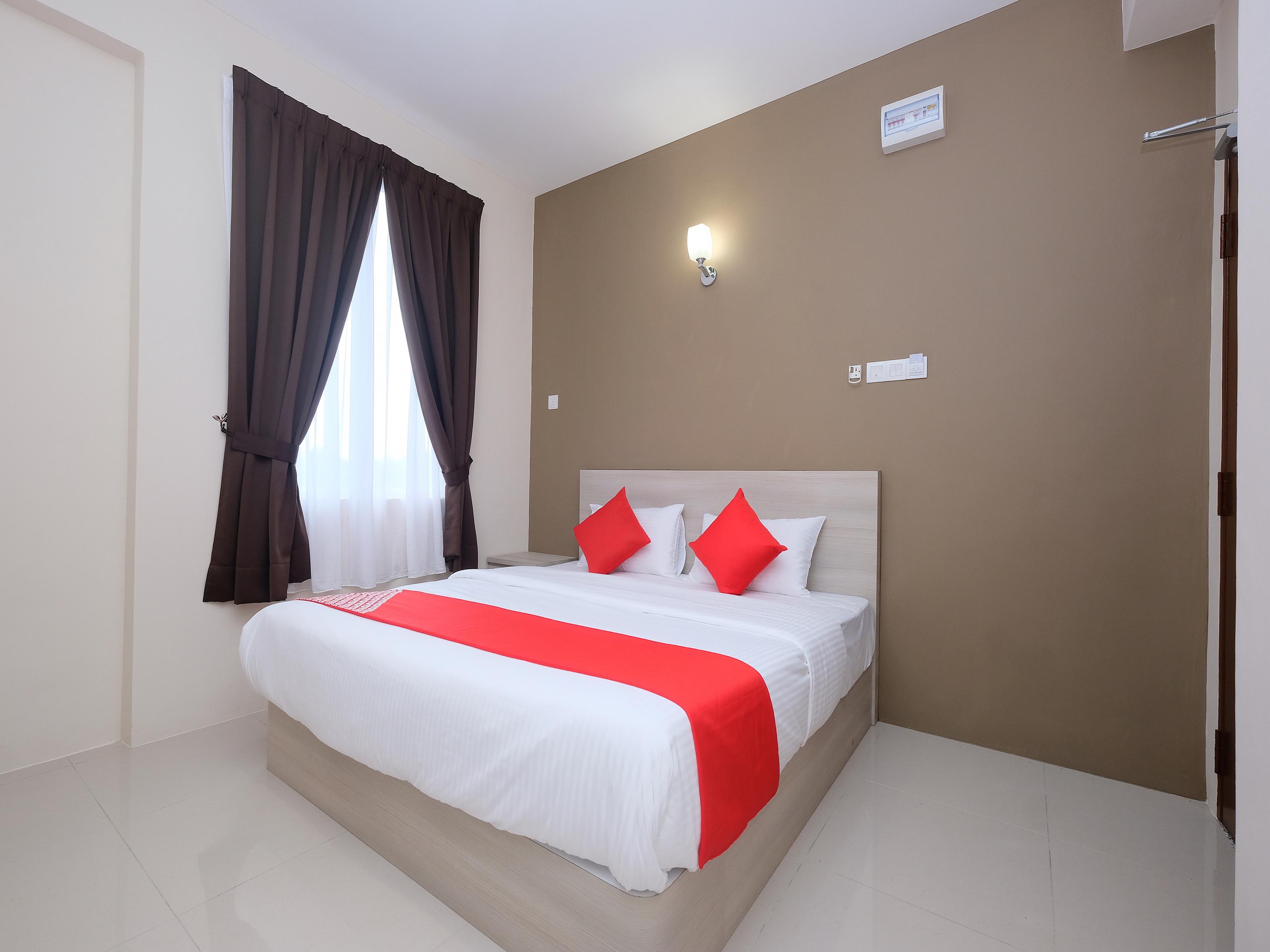 โอโย 43935 มันกาลิน โฮเต็ล Hotel กวนตัน ภายนอก รูปภาพ