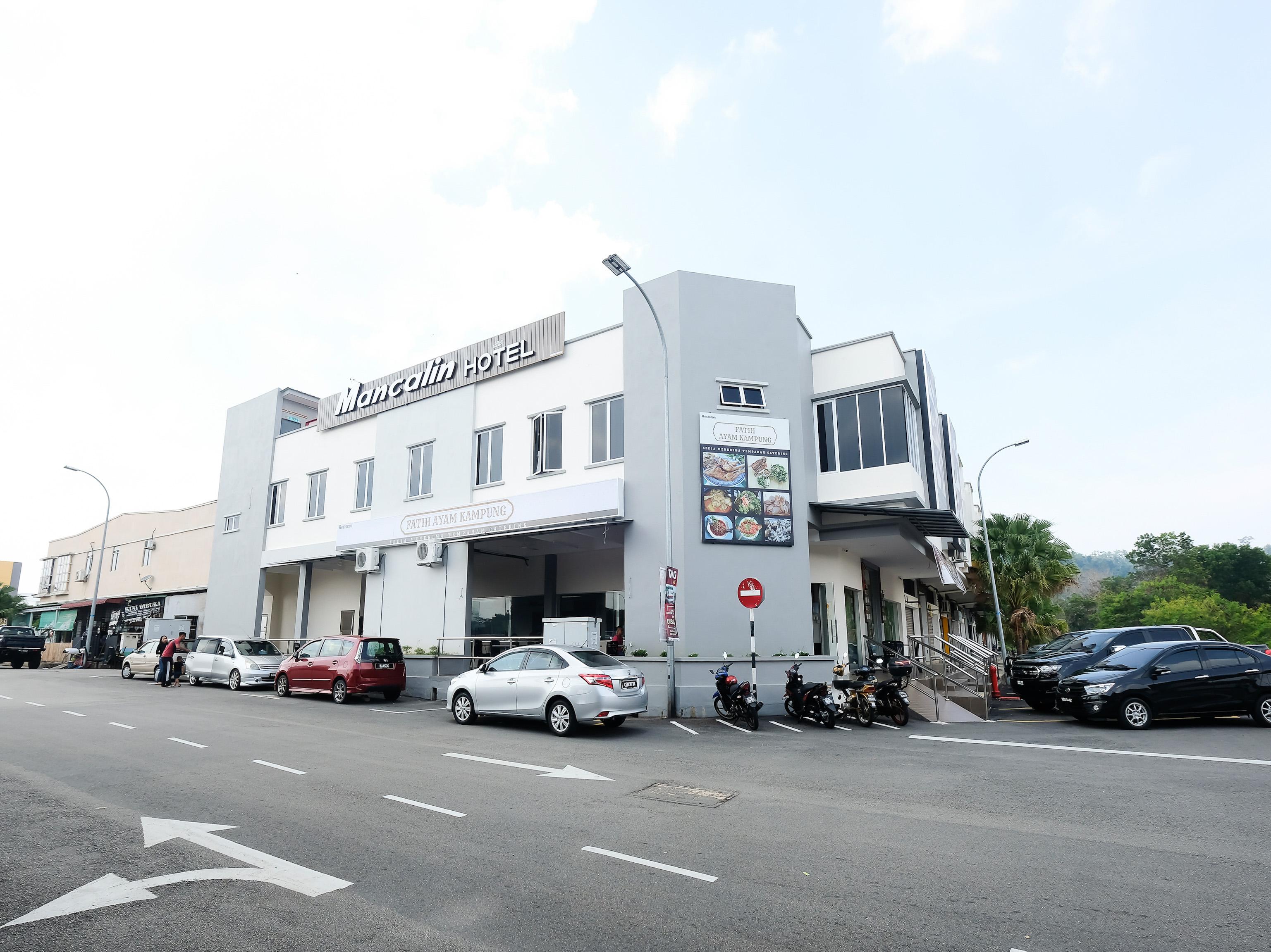 โอโย 43935 มันกาลิน โฮเต็ล Hotel กวนตัน ภายนอก รูปภาพ
