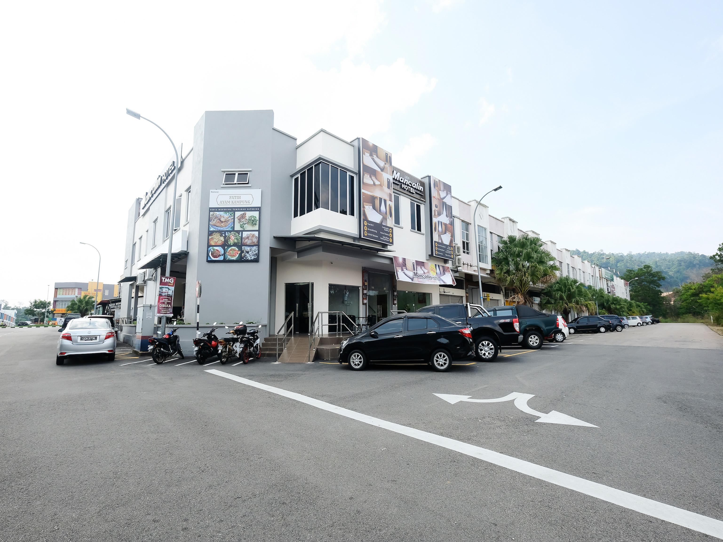 โอโย 43935 มันกาลิน โฮเต็ล Hotel กวนตัน ภายนอก รูปภาพ