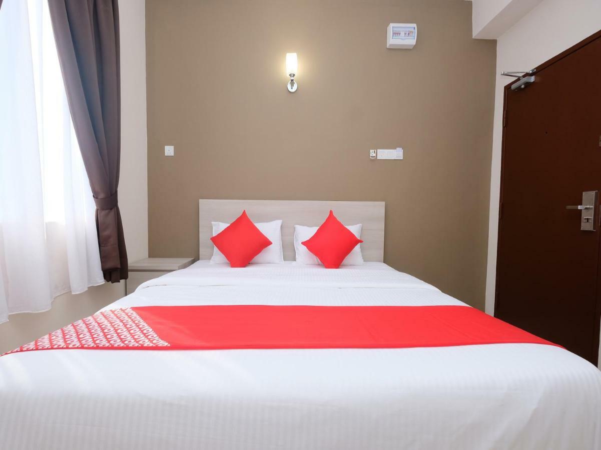 โอโย 43935 มันกาลิน โฮเต็ล Hotel กวนตัน ภายนอก รูปภาพ